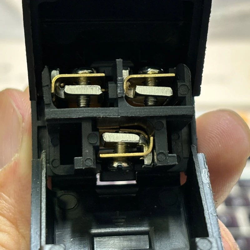 Phích cắm nguồn IEC C19 4