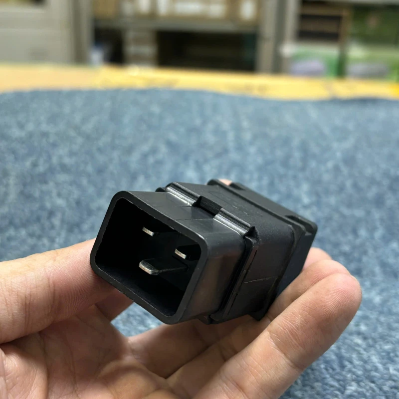 Phích cắm nguồn IEC C20 3