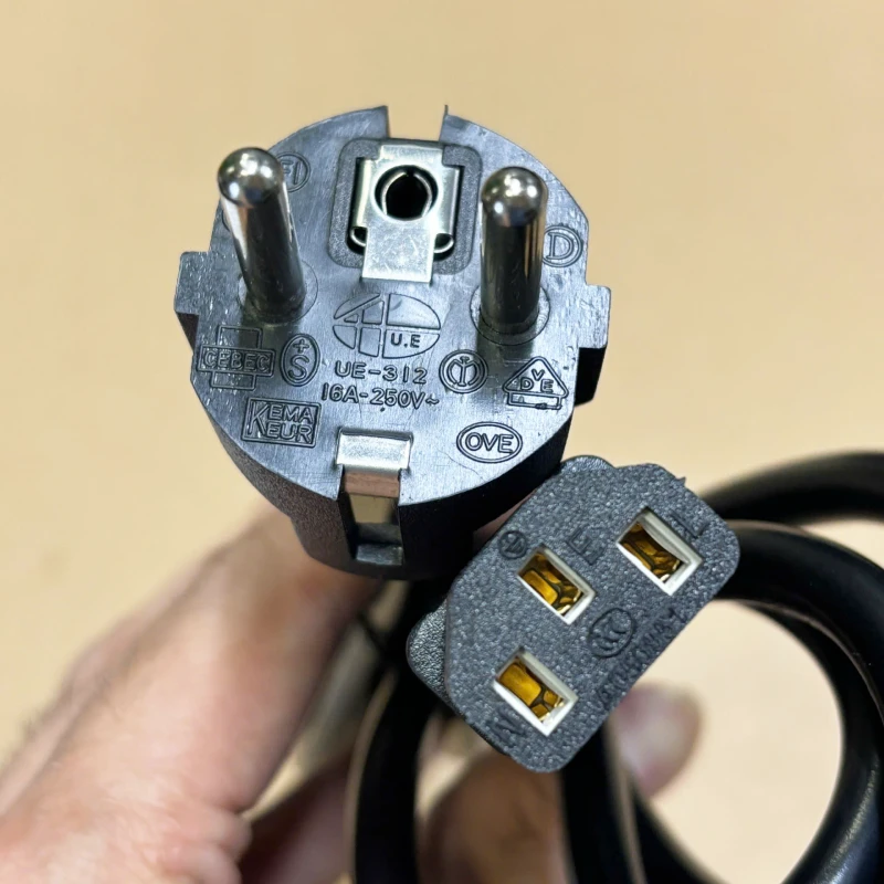 Cáp nguồn EU CEE 77- IEC320 C13 3x1.5mm 21