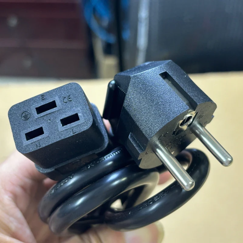 Cáp nguồn C19 3×1.5mm Doxconn 4 Cáp nguồn C19 3x1.5mm Doxconn 4